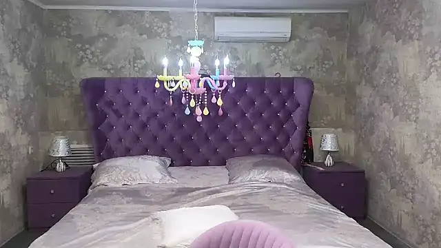 Eloisa Eliot online show from October 13, 3:01 pm