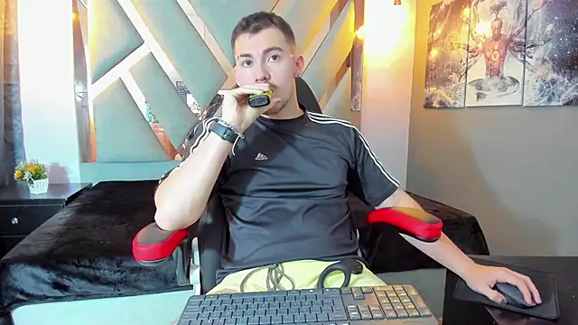 BrunoWalkerr online show from October 15, 12:49 pm