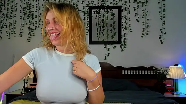 Ariana Spring online show from September 24, 1:36 pm