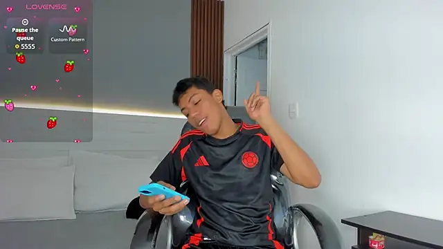 Snapshot of Brunette__boy chatting on January 16, 3:32 am Brunette boy online show from January 16, 3:32 am