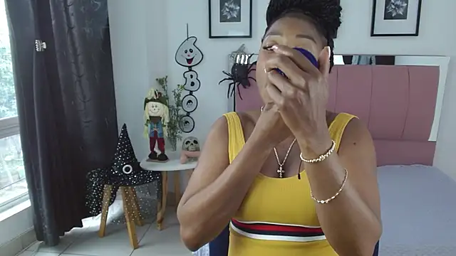 Snapshot of Lele_F_w chatting on October 8, 6:49 pm Lele F w online show from October 8, 6:49 pm