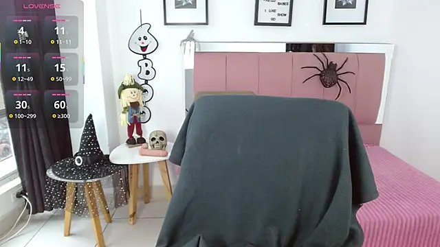 Snapshot of Lele_F_w chatting on October 17, 8:33 pm Lele F w online show from October 17, 8:33 pm