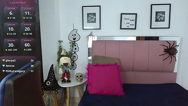 Snapshot of Lele_F_w chatting on October 31, 8:43 pm Lele F w online show from October 31, 8:43 pm