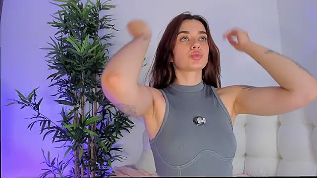 Snapshot of MissLana77 chatting on October 10, 1:37 am MissLana77 online show from October 10, 1:37 am