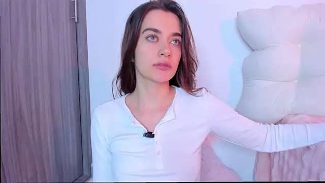 Snapshot of MissLana77 chatting on March 7, 1:24 am MissLana77 online show from March 7, 1:24 am