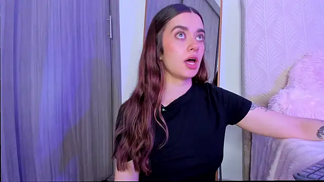 Snapshot of MissLana77 chatting on April 6, 12:41 am MissLana77 online show from April 6, 12:41 am