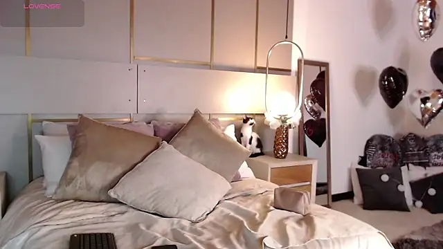 Lina Montclair online show from October 10, 10:20 pm