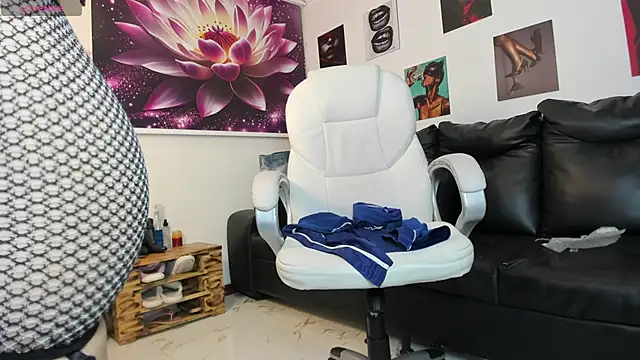 lycoris 19 online show from October 10, 8:30 pm