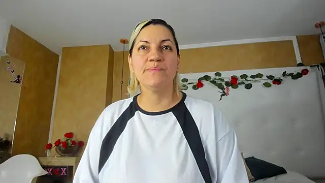 Heidy milf online show from March 28, 8:30 pm