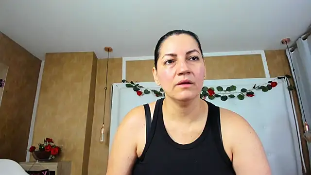 Heidy milf online show from May 14, 8:15 pm