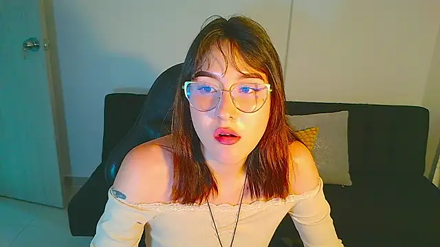 Snapshot of Yulienneg chatting on February 24, 11:58 pm Yulienneg online show from February 24, 11:58 pm