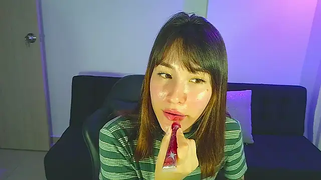 Snapshot of Yulienneg chatting on February 28, 2:01 am Yulienneg online show from February 28, 2:01 am