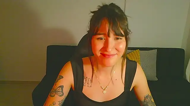 Snapshot of Yulienneg chatting on March 7, 1:24 am Yulienneg online show from March 7, 1:24 am