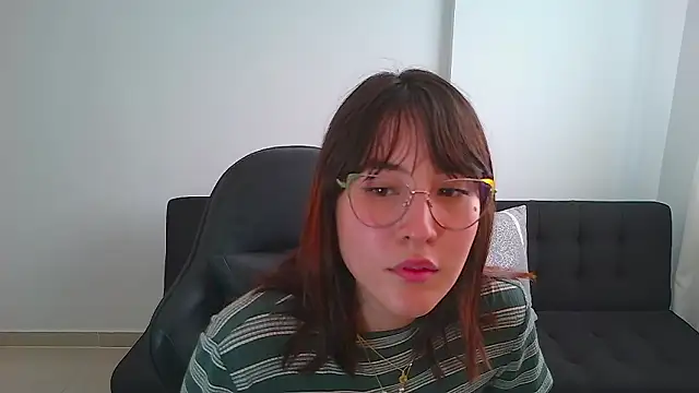 Snapshot of Yulienneg chatting on March 9, 8:24 pm Yulienneg online show from March 9, 8:24 pm