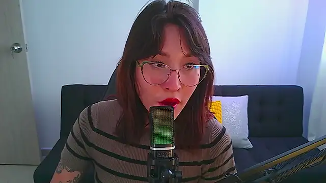 Snapshot of Yulienneg chatting on March 14, 10:15 pm Yulienneg online show from March 14, 10:15 pm