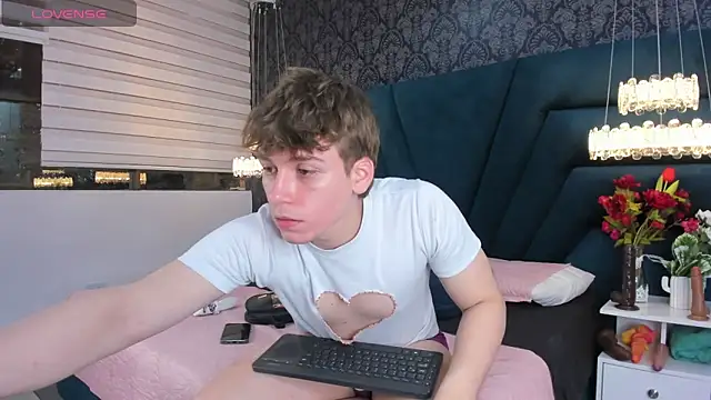 TaylerWhite online show from February 20, 11:32 am