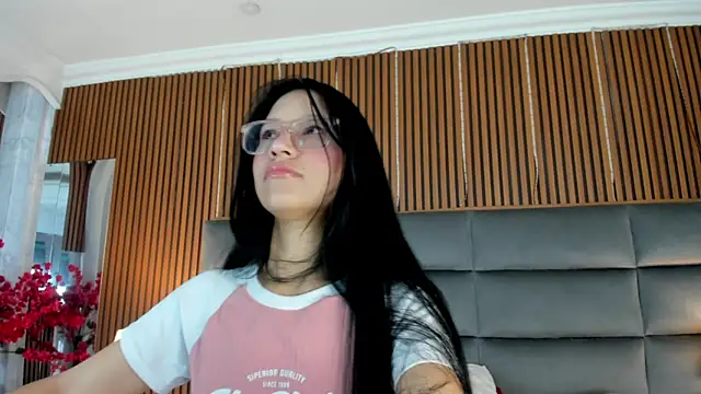 Sophie Calloway online show from May 6, 12:54 pm