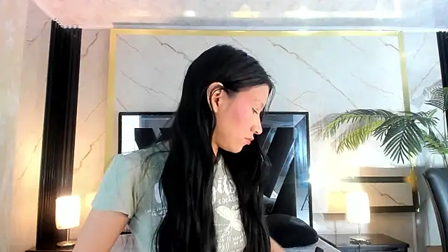Sophie Calloway online show from May 8, 2:22 pm