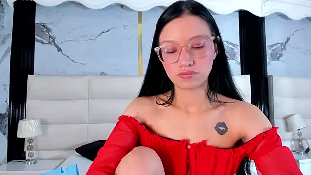Sophie Calloway online show from May 22, 2:44 pm