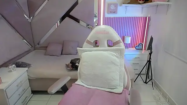 Mia garcia28 online show from November 19, 7:36 pm