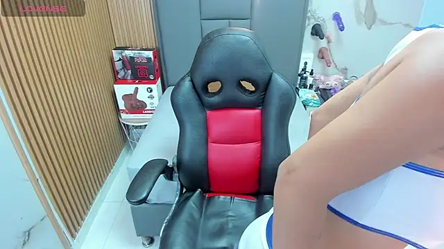 Isisleroy1 online show from March 11, 2:39 am