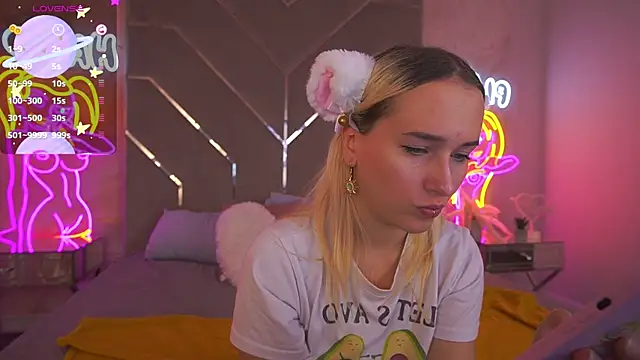 LilElfie online show from October 4, 12:47 pm