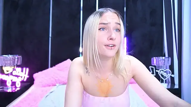 LilElfie online show from October 10, 1:10 pm