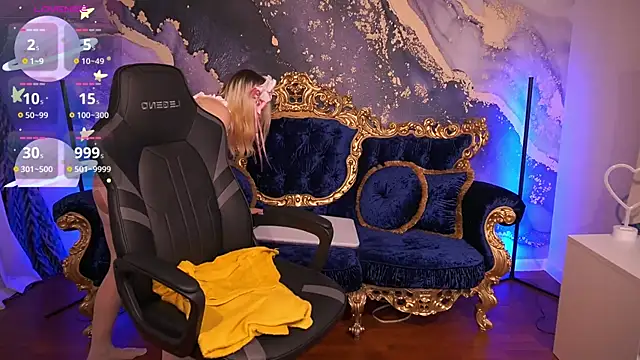 LilElfie online show from November 19, 9:48 pm