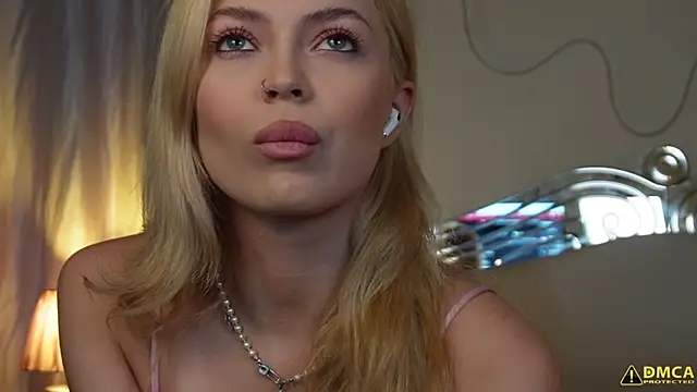 kellypeachcake online show from October 21, 5:30 am