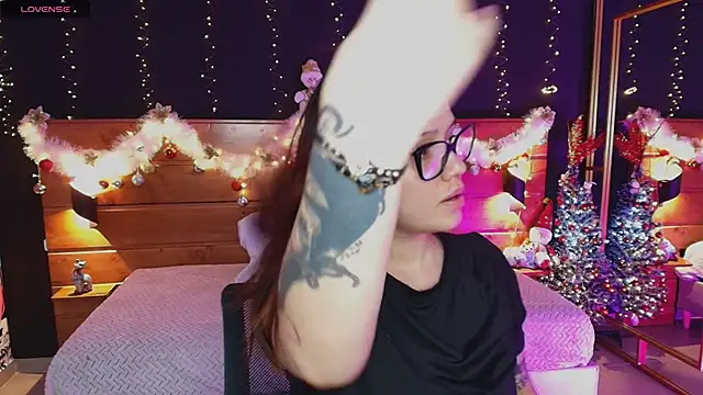 hanna kimura online show from December 14, 9:30 pm