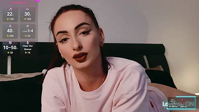 Snapshot of AuraPure chatting on November 28, 10:23 pm AuraPure online show from November 28, 10:23 pm