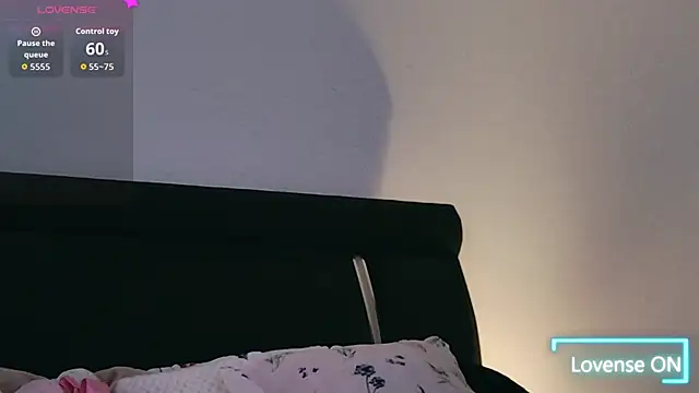 Snapshot of AuraPure chatting on November 29, 9:07 pm AuraPure online show from November 29, 9:07 pm