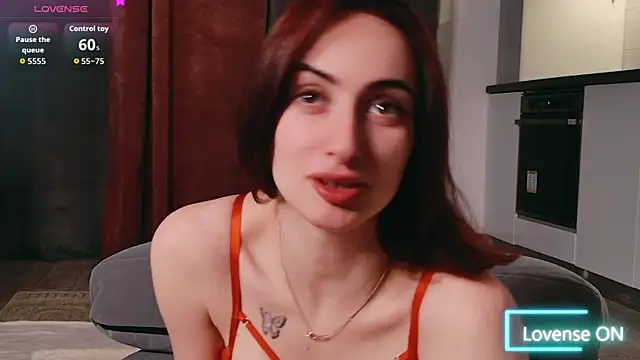 Snapshot of AuraPure chatting on December 4, 8:06 pm AuraPure online show from December 4, 8:06 pm