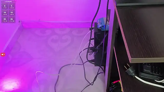 Snapshot of yasmin_rahal chatting on March 27, 1:55 pm yasmin rahal online show from March 27, 1:55 pm