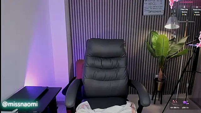 Snapshot of Missnaomi_ chatting on September 30, 1:32 am Missnaomi  online show from September 30, 1:32 am