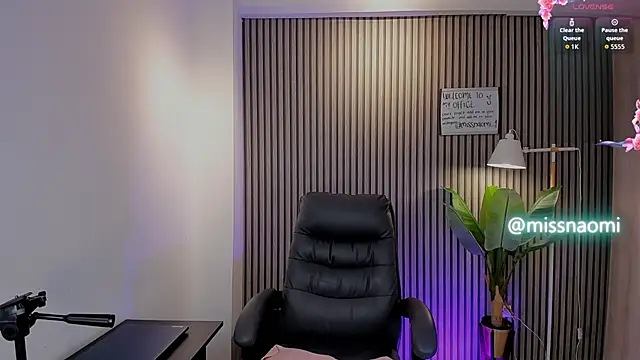 Snapshot of Missnaomi_ chatting on October 1, 5:30 pm Missnaomi  online show from October 1, 5:30 pm