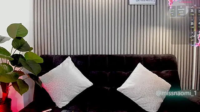 Snapshot of Missnaomi_ chatting on October 18, 12:02 am Missnaomi  online show from October 18, 12:02 am