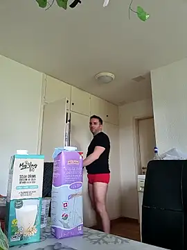 Snapshot of spaccaa chatting on April 4, 10:13 am spaccaa online show from April 4, 10:13 am