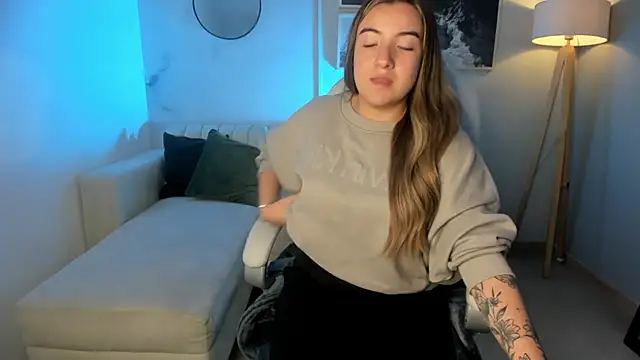 Vela jade online show from September 21, 7:15 pm