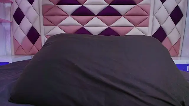 valecastro  online show from October 8, 7:11 pm