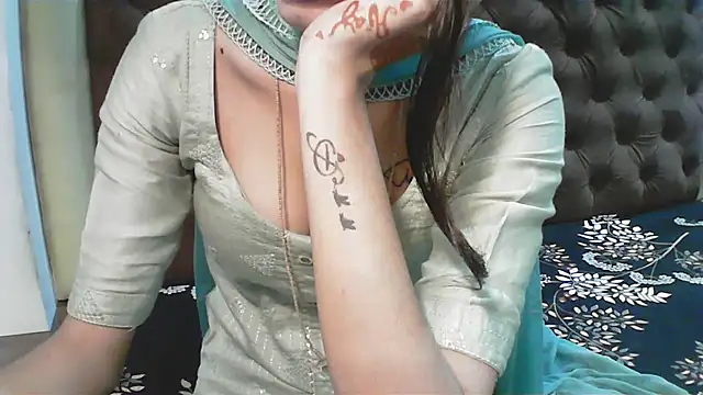 Snapshot of elize__ chatting on October 10, 2:21 am elize online show from October 10, 2:21 am