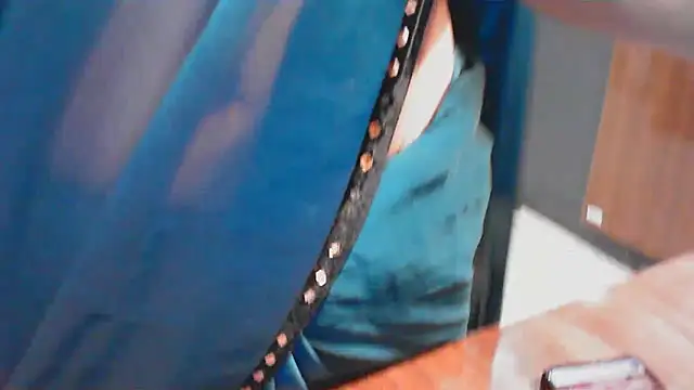 Snapshot of elize__ chatting on October 29, 12:57 am elize online show from October 29, 12:57 am