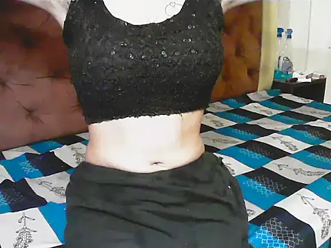 Snapshot of elize__ chatting on November 1, 2:02 am elize online show from November 1, 2:02 am