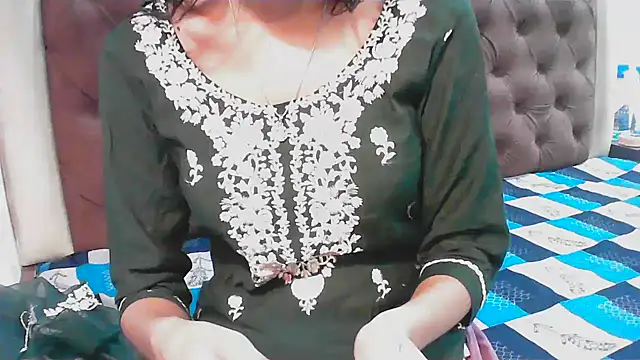 Snapshot of elize__ chatting on November 2, 2:36 am elize online show from November 2, 2:36 am