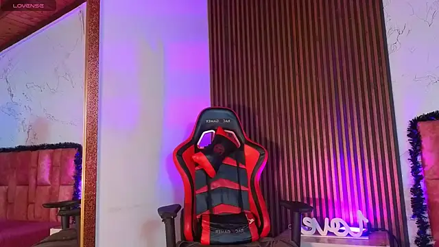 Snapshot of SpicyDemons chatting on October 23, 3:50 am SpicyDemons online show from October 23, 3:50 am