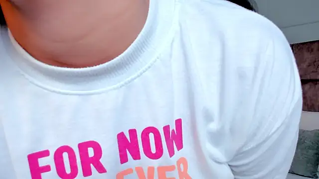 Snapshot of julieta_rosee chatting on February 13, 6:15 pm julieta rosee online show from February 13, 6:15 pm