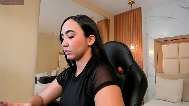 Snapshot of julieta_rosee chatting on February 23, 9:34 pm julieta rosee online show from February 23, 9:34 pm