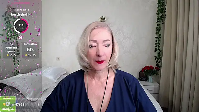 hunters woman online show from November 3, 12:17 pm