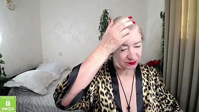 Snapshot of hunters_woman chatting on March 8, 7:12 am hunters woman online show from March 8, 7:12 am