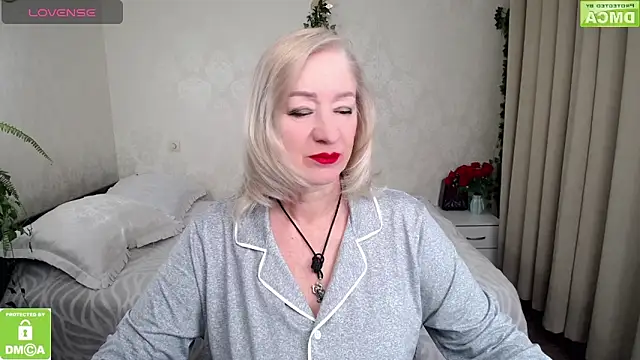 Snapshot of hunters_woman chatting on March 12, 4:46 pm hunters woman online show from March 12, 4:46 pm